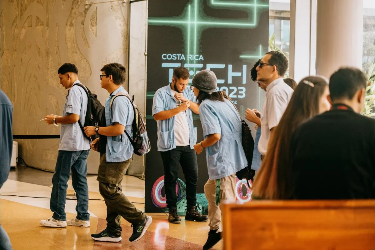 Costa Rica Tech kölbi 2023 — asistentes en el Centro de Convenciones