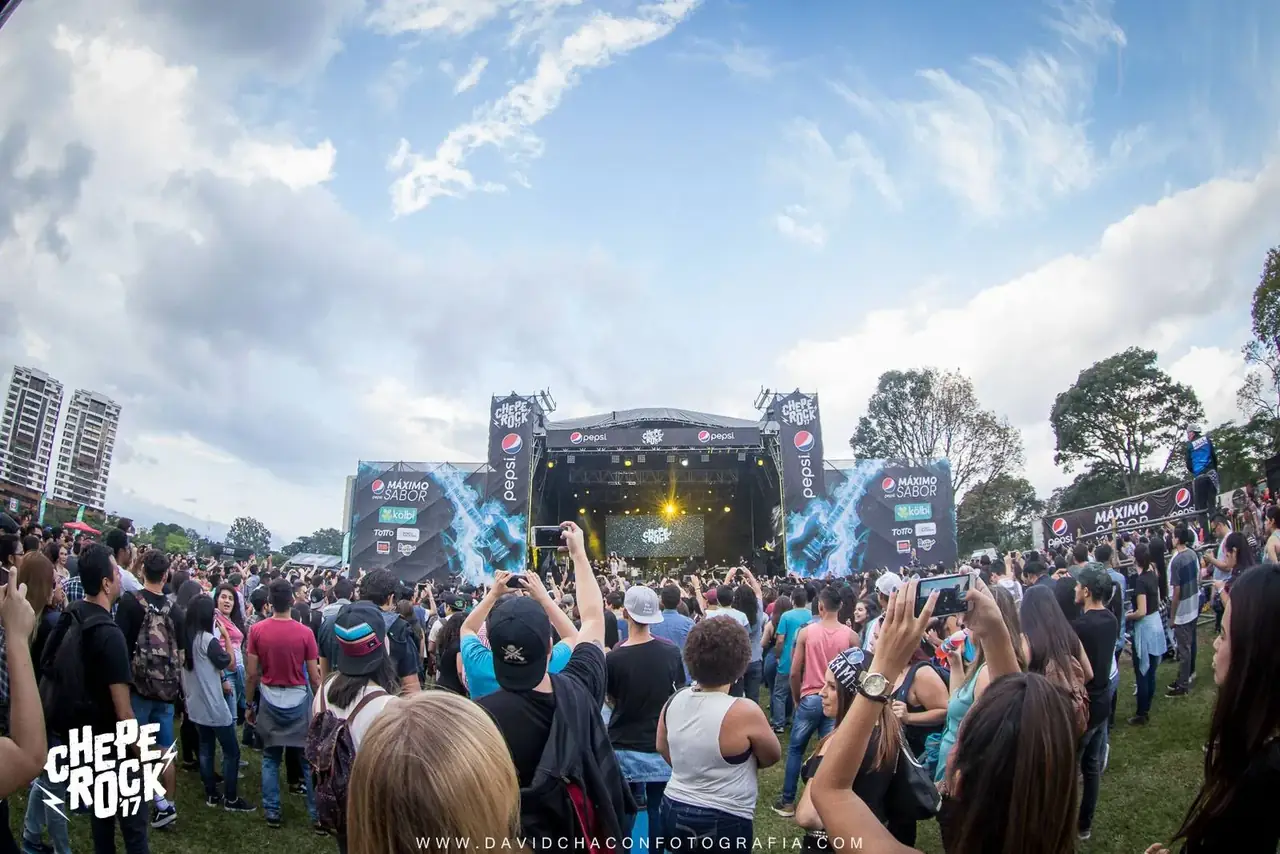 Chepe Rock Crowd